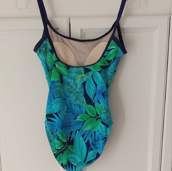 Speedo Swimsuit almost new tropical designed size Medium - Picture 5 of 5